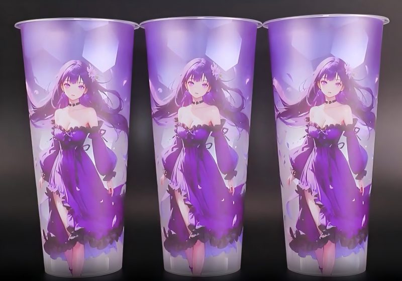 Etykieta wysokiej jakości YZY na kubku do tarcia