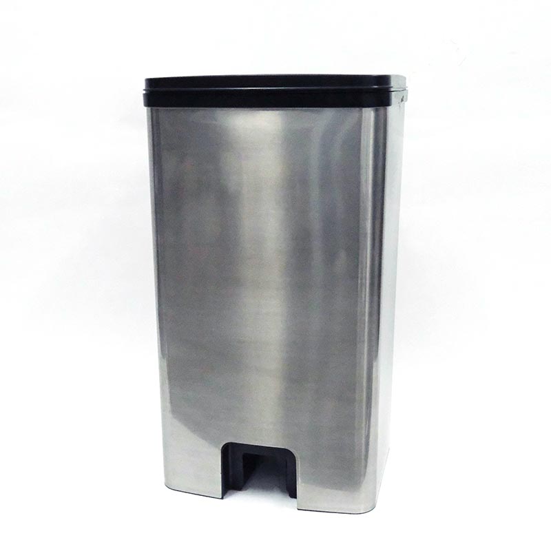 Formowanie wtryskowe pojemników na odpady w etykiecie formy